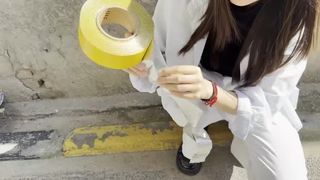 Guía de instalación sencilla de cinta duradera para señalización vial